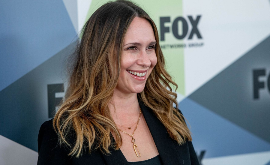 How Much Is Jennifer Love Hewitt Net Worth? & Everything You Need To know